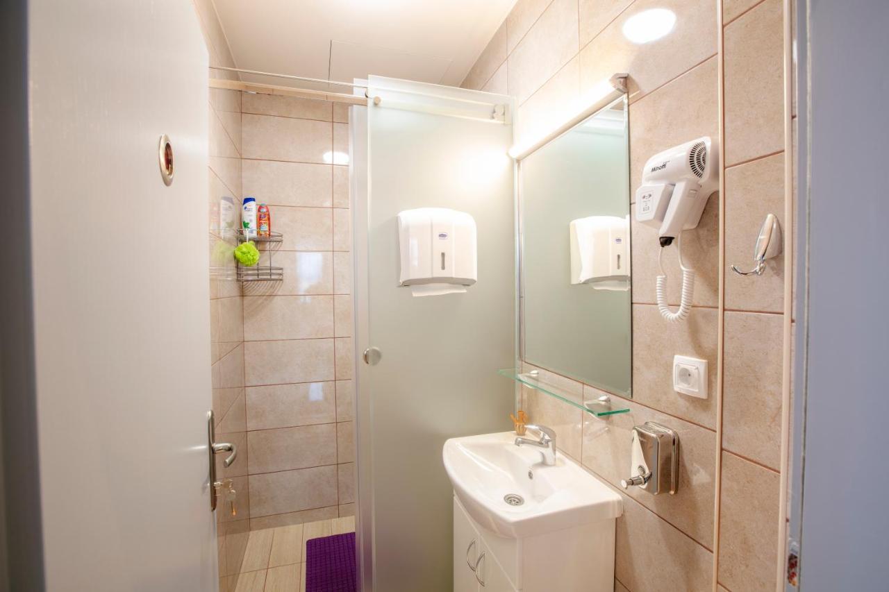 Hostel Amd Belgrad Exteriör bild