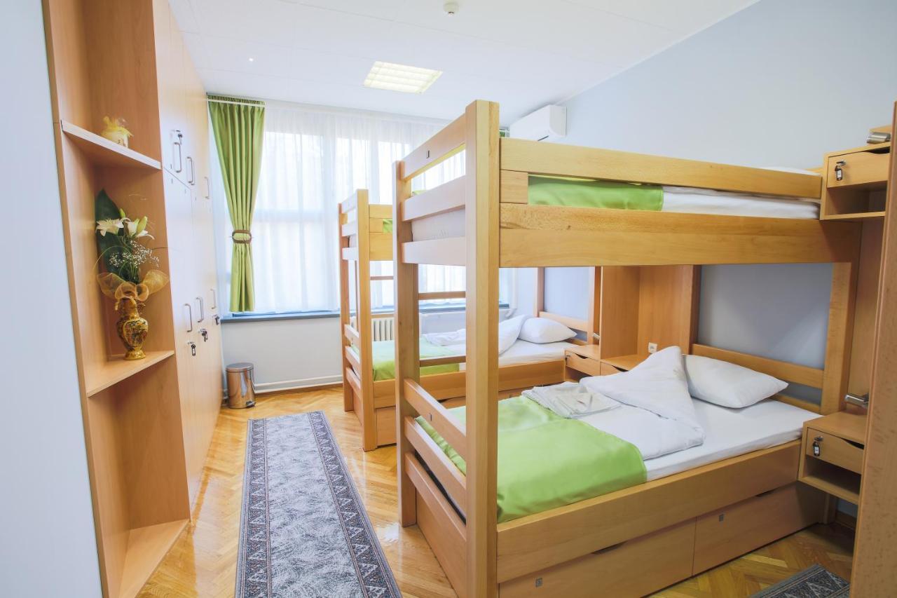 Hostel Amd Belgrad Exteriör bild
