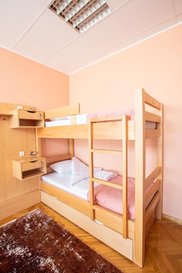 Hostel Amd Belgrad Exteriör bild