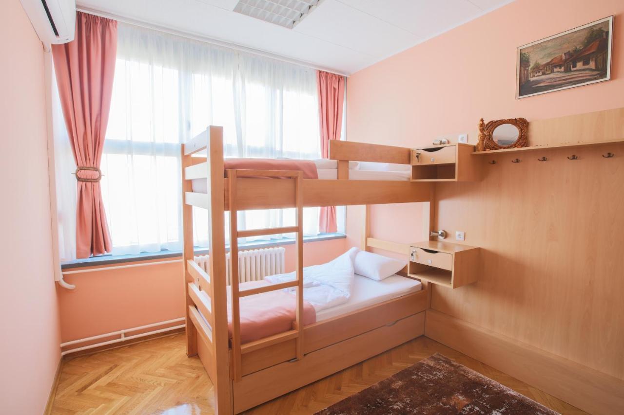 Hostel Amd Belgrad Exteriör bild