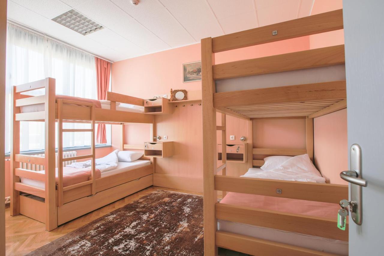 Hostel Amd Belgrad Exteriör bild