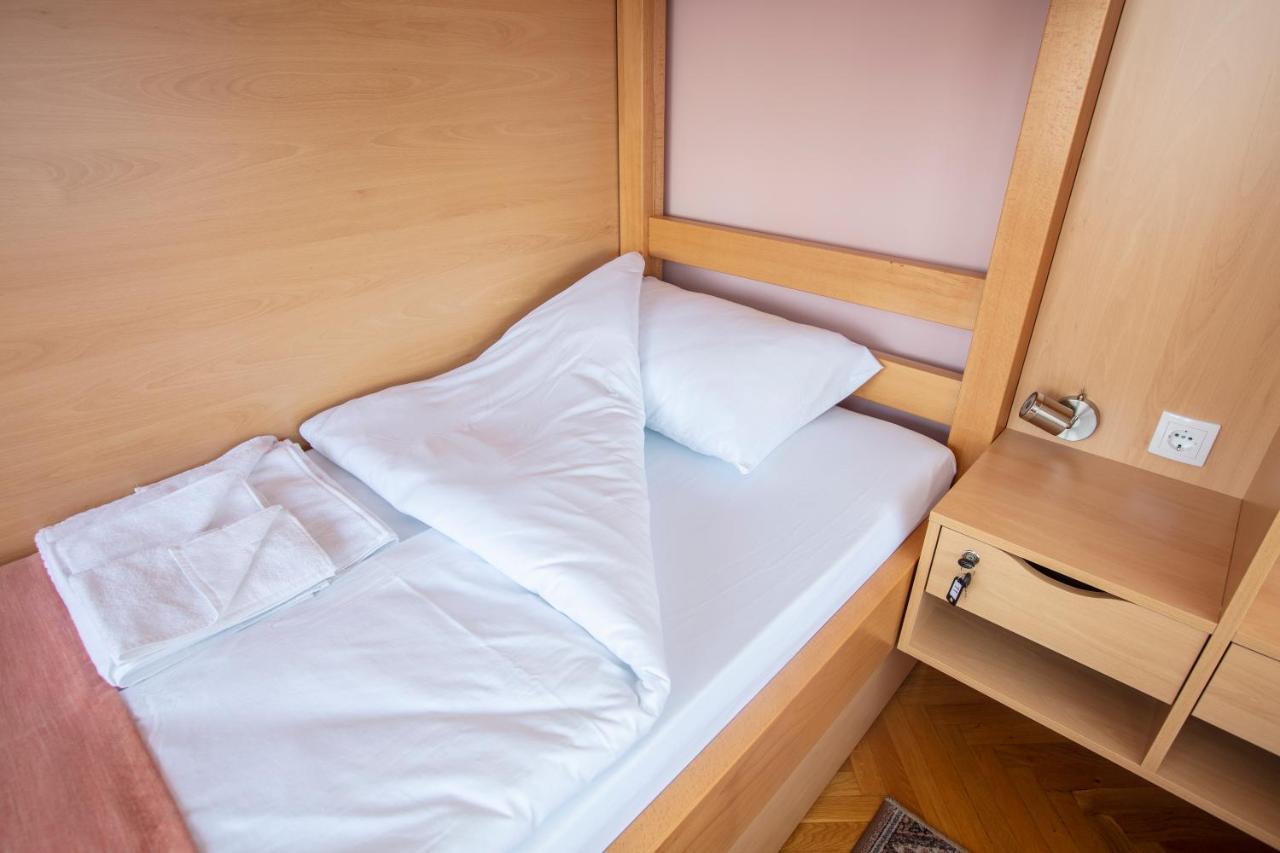 Hostel Amd Belgrad Exteriör bild
